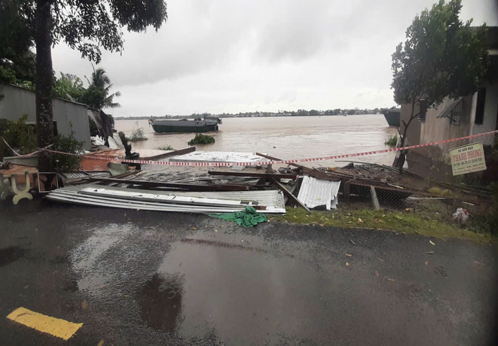 Khẩn trương xử lý sạt lở bờ sông Tiền tại xã Tân Long