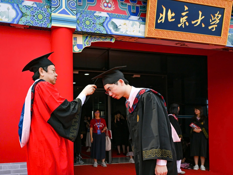 Giới trẻ Trung Quốc dần quay lưng với đại học hàng đầu vì lo ngại việc làm