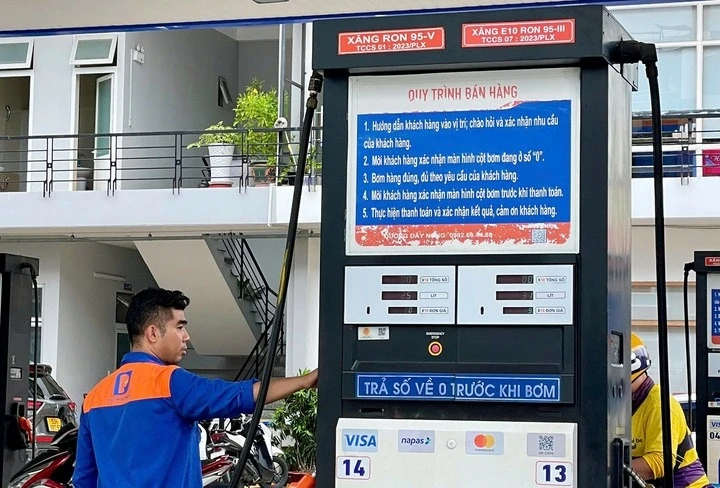 TP.HCM tiên phong triển khai xăng E10 trước hạn, giá chỉ 19.490 đồng/lít