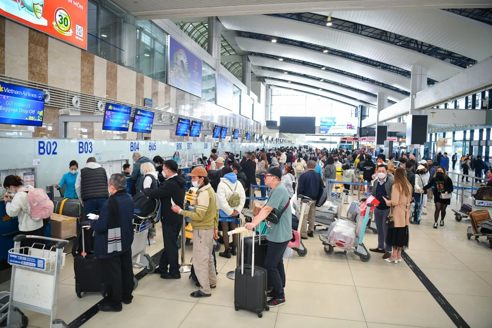 Giá vé máy bay sắp có quy định mới: Chính phủ phân cấp điều chỉnh