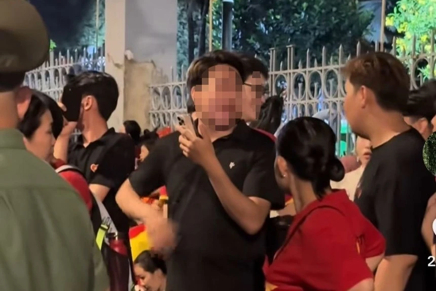 ĐH Văn Lang công bố hình thức kỷ luật nam sinh có hành vi thiếu chuẩn mực với cựu chiến binh ở ngày lễ kỹ niệm 50 năm thống nhất đất nước.